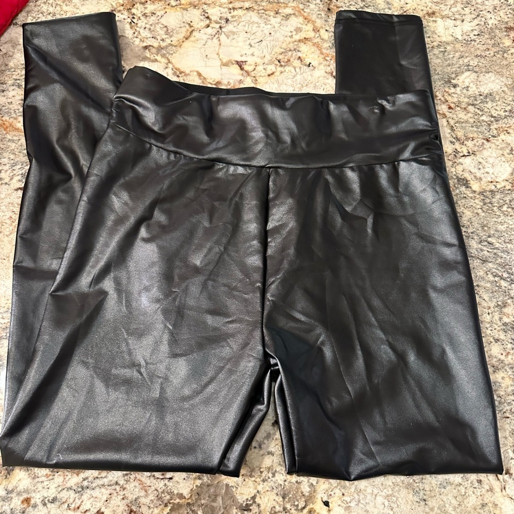 Cupshe Faux Leather Leggings - Size Medium, 26” Inseam NWT - Picture 4 of 8
